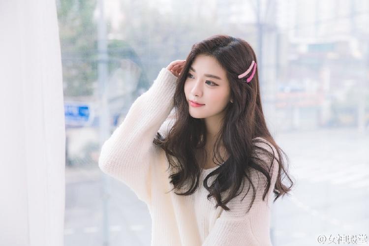 对爱泼斯坦案改口后，特朗普陷入多重“围攻” | 国际识局